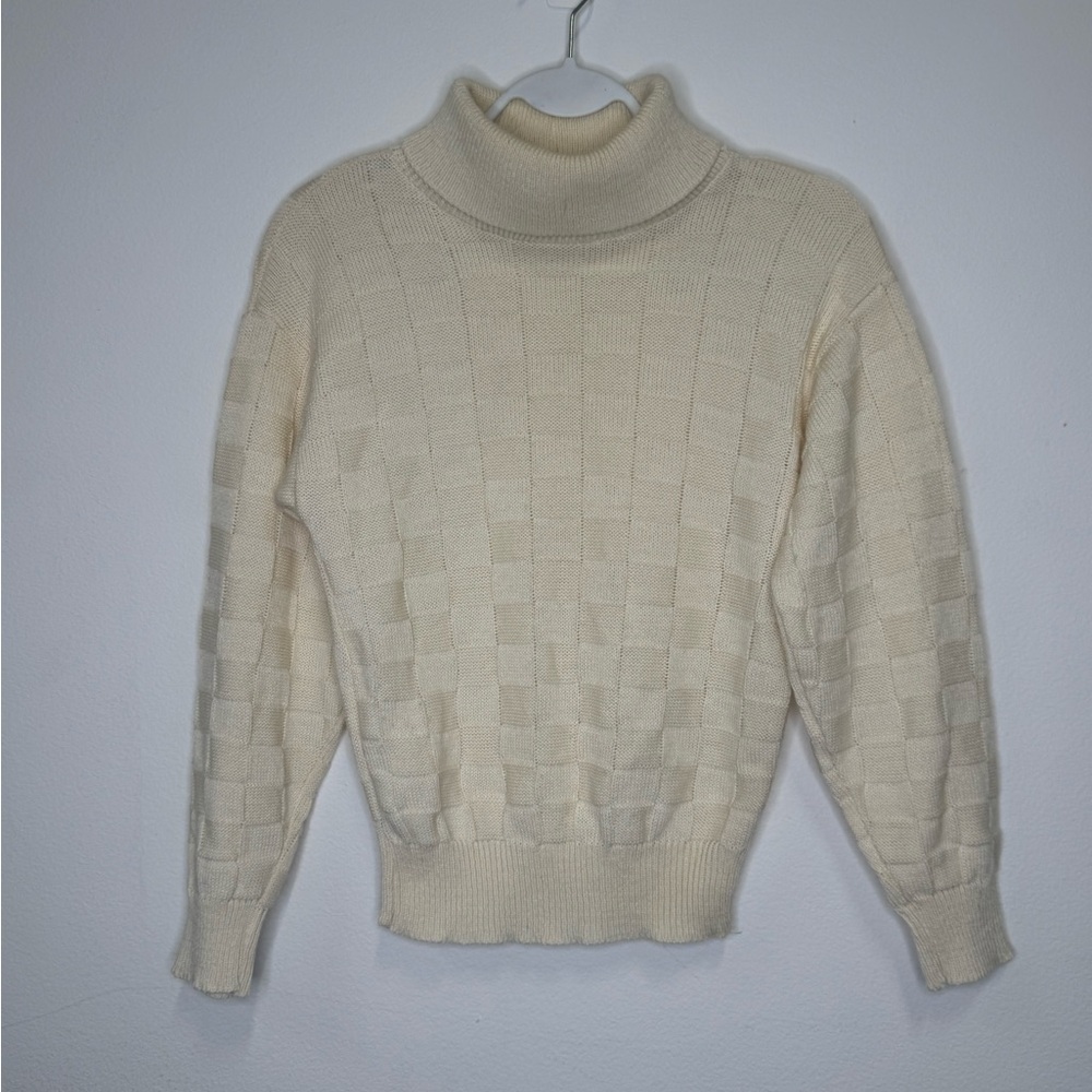Chic Cream Turtleneck Sweater